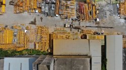 東莞市生態環境局無人機航拍沙田鎮企業未批先建、噴漆廢氣直排！